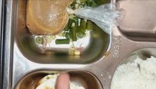 MAKANAN: Siswa di Batu Putih temukan ulat di sajian sayur MBG (Doc. Seputar Jatim)