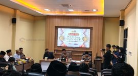 FOKUS: Kapolres Sumenep saat memberikan sambutan pada acara buka puasa bersama polri dan insan pers di Gedung  Video Conference Mapolres Sumenep (Mufti Che - Seputar Jatim)