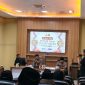 FOKUS: Kapolres Sumenep saat memberikan sambutan pada acara buka puasa bersama polri dan insan pers di Gedung  Video Conference Mapolres Sumenep (Mufti Che - Seputar Jatim)
