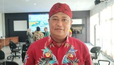 BATIK: Kepala Dinas Kominfo Kabupaten Sumenep, Indra Wahyudi (Foto Istimewa)