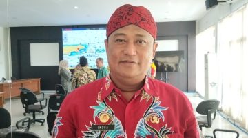 BATIK: Kepala Dinas Kominfo Kabupaten Sumenep, Indra Wahyudi (Foto Istimewa)