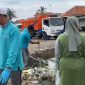 KOMPAK: Pemerintah Desa Pinggirpapas kerjasama dengan Dina Lingkungan Hidup Sumenep, untuk bersih-bersih (SandiGT - Seputar Jatim)