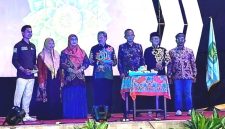 MEGAH: UPI Sumenep saat menggelar malam resepsi Dies Natalis ke-41 (Doc. Seputar Jatim)