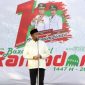 BERDIRI: Bupati Sumenep, Achmad Fauzi Wongsojudo, saat membuka Bazar Takjil Ramadan di depan Labang Mesem Keraton Sumenep (Doc. Seputar Jatim)