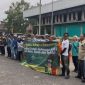 KOMPAK: DLH Sumenep menggelar aksi bersih-bersih dan penanaman pohon dalam rangka HPSN 2026 di Jalan Lingkar Timur (SandiGT - Seputar Jatim).