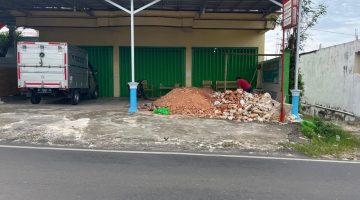 JALAN RAYA: SPPG Saronggi akan membangun IPAL setelah dikeluhkan warga sekitar (Doc. Seputar Jatim)