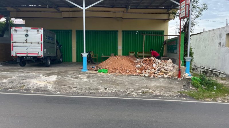 JALAN RAYA: SPPG Saronggi akan membangun IPAL setelah dikeluhkan warga sekitar (Doc. Seputar Jatim)