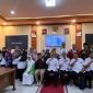 SEMANGAT: Dinsos P3A Sumenep dan Bappeda saat melakukan foto bersama usai menggelar Desk Lanjutan KLA (SandiGT – Seputar Jatim)