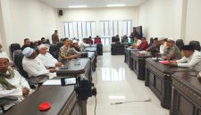 DISKUSI: Sejumlah Ulama dan Habaib mendatangi Kantor DPRD meminta Tempat Hiburan Malam di Sumenep ditutup permanen (Doc. Seputar Jatim)