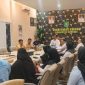 DISKUSI: IWO Sumenep saat melakukan audiensi dengan Satgas MBG Kabupaten Sumenep serta Perwakilan Koordinator Wilayah SPPG dan Koordinator Kecamatan Se Sumenep di ruang rapat sekretariat daerah (Mufti Che - Seputar Jatim