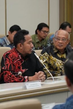 Percepat Akses Listrik di Kepulauan, Pemkab Sumenep Terima Hibah PLTS 2 MW
