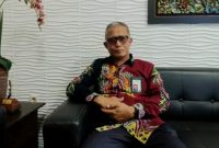 TENANG: Direktur Utama BPRS Bhakti Sumekar, Hairil Fajar (Doc. Seputar Jatim)
