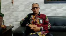 TENANG: Direktur Utama BPRS Bhakti Sumekar, Hairil Fajar (Doc. Seputar Jatim)