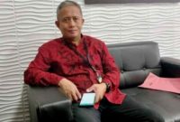 SANTAI: Direktur Utama PT BPRS Bhakti Sumekar, Hairil Fajar (Doc. Seputar Jatim)