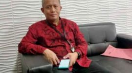 SANTAI: Direktur Utama PT BPRS Bhakti Sumekar, Hairil Fajar (Doc. Seputar Jatim)