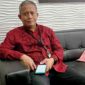 SANTAI: Direktur Utama PT BPRS Bhakti Sumekar, Hairil Fajar (Doc. Seputar Jatim)