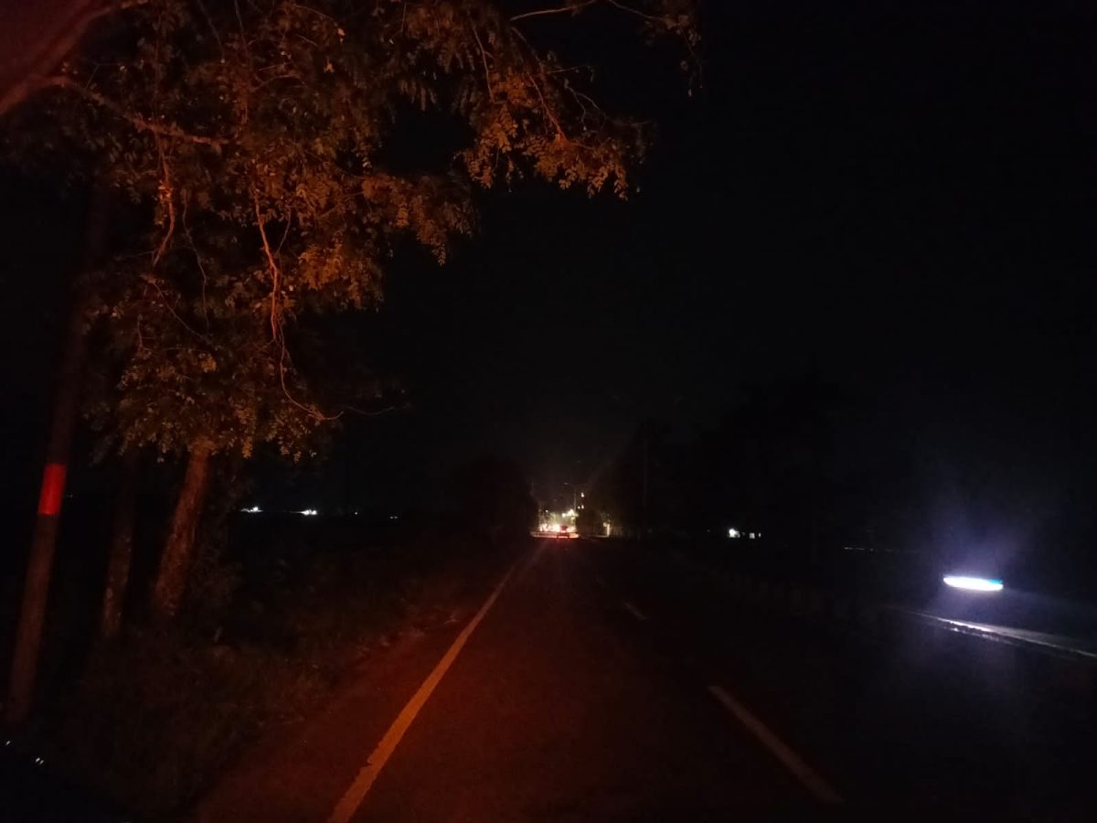 JALAN RAYA: Lampu Tugu 'Selamat Datang' Sumenep Mati Total (Doc. Seputar Jatim)