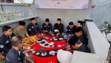 FOKUS: Pengurus Daerah Ikatan Wartawan Online (IWO) Sumenep, saat diskusi bareng menjelang buka puasa (Doc. Seputar Jatim)