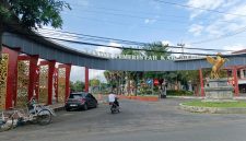 CERAH: Gerbang utama Kantor Pemerintah Kabupaten Sumenep, yang menjadi pusat aktivitas pemerintahan daerah dan pelayanan publik bagi masyarakat (Mufti Che - Seputar Jatim)