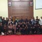 KOMPAK: Seluruh UKM Sanggar Lentera lintas generasi melakukan foto bersama usai buka puasa bersama (SandiGT - Seputar Jatim)