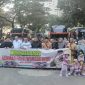 GEMBIRA: Ratusan perantau asal Sumenep di Jakarta bersiap pulang kampung melalui program Mudik Gratis 2026 bersama Bupati Sumenep. yang didampingi Plt Kepala Disperkimhub Sumenep Achmad Dzulkarnain (tengah) (Doc. Seputar Jatim)