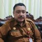 GAGAH: Plt Kepala Dinas Disperkimhub Sumenep, Achmad Dzulkarnain, saat ditemui di ruang kerjanya (SandiGT - Seputar Jatim)