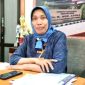 TERSENYUM: Direktur RSUD dr. H. Moh. Anwar, dr. Erliyati saat ditemui di ruang kerjanya (Foto Istimewa)