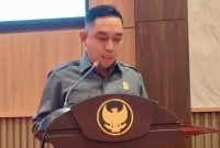 MENJABARKAN: Anggota DPRD Sumenep Fraksi PAN, Hairul Anwar, saat menyampaikan laporan hasil Reses II Tahun Sidang 2026 dalam Rapat Paripurna (Doc. Seputar Jatim)