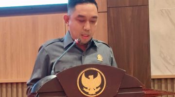 MENJABARKAN: Anggota DPRD Sumenep Fraksi PAN, Hairul Anwar, saat menyampaikan laporan hasil Reses II Tahun Sidang 2026 dalam Rapat Paripurna (Doc. Seputar Jatim)
