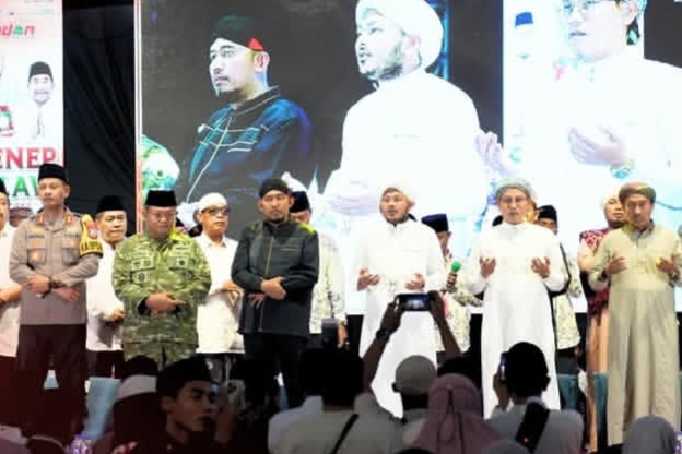 KHIDMAT: Suasana Sumenep Berselawat dalam rangka refleksi satu tahun kepemimpinan Bupati Sumenep (Doc. Seputar Jatim)