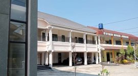 CERAH: Gedung Kampus STIKES Husada Jombang Jawa Timur (Foto Istimewa)