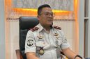 TEGAS: Kepala Rutan Sumenep, Aditya Wahyu Rahmadani, saat diwawancarai di kantornya (SandiGT - Seputar Jatim)