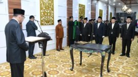 PELANTIKAN: Bupati Sumenep, Achmad Fauzi Wongsojudo, saat melantik empat pejabat birokrasi (SandiGT - Seputar Jatim)
