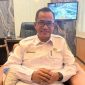 TERSENYUM: Kepala BKPSDM Sumenep, Benny Irawan, saat ditemui di ruang kerjanya (SandiGT - Seputar Jatim)