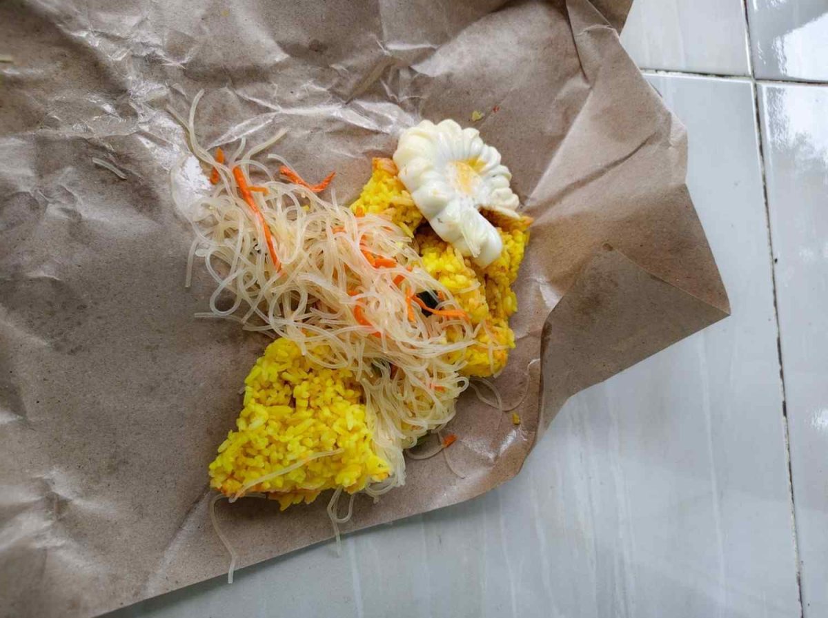 MAKANAN: SPPG Lenteng Timur 3 distribusikan MBG berbau ke siswa (Doc. Seputar Jatim)