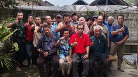 BERKUMPUL: Bersemangat usai penandatanganan ahli waris tanah 50 hektare di Kalipare tuntas (Doc. Seputar Jatim