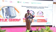 TEGAS: Wabup Sumenep, Imam Hasyim, saat memberikan sambutan dalam talk show keuangan bertema inklusi keuangan BPR Syariah di Pendopo Agung Keraton Sumenep (Doc. Seputar Jatim)