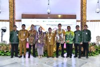 KOMPAK: Foto bersama usai menggelar talk show keuangan di Pendopo Agung Keraton Sumenep,(Doc. Seputar Jatim)