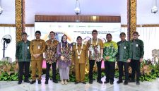 KOMPAK: Foto bersama usai menggelar talk show keuangan di Pendopo Agung Keraton Sumenep,(Doc. Seputar Jatim)