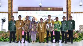 KOMPAK: Foto bersama usai menggelar talk show keuangan di Pendopo Agung Keraton Sumenep,(Doc. Seputar Jatim)