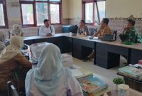 PERTEMUAN: Koordinasi Camat Saronggi dengan SPPG Talang serta sejumlah wali murid soal MBG basi (Doc. Seputar Jatim)
