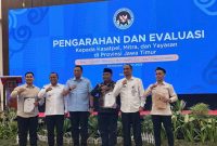 KOMPAK: SPPG Karangnangka Rubaru melakukan foto bersama usai menerima penghargaan sebagai Dapur Terbaik (Doc. Seputar Jatim)