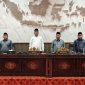 BERDIRI: DPRD Sumenep saat membuka rapat paripurna membahas Raperda 2026 (Doc. Seputar Jatim)