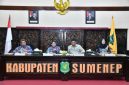 FOKUS: Kepala DKPP Sumenep, Chainur Rasyid (kiri), bersama Wakil Bupati Sumenep, Imam Hasyim (dua kiri), saat rapat koordinasi terkait HDDAP (Doc. Seputar Jatim)