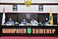 FOKUS: Kepala DKPP Sumenep, Chainur Rasyid (kiri), bersama Wakil Bupati Sumenep, Imam Hasyim (dua kiri), saat rapat koordinasi terkait HDDAP (Doc. Seputar Jatim)