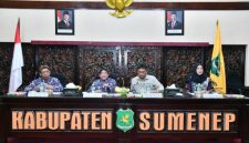 FOKUS: Kepala DKPP Sumenep, Chainur Rasyid (kiri), bersama Wakil Bupati Sumenep, Imam Hasyim (dua kiri), saat rapat koordinasi terkait HDDAP (Doc. Seputar Jatim)