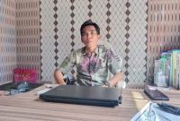 BATIK: Kepala Sekolah Dasar Negeri (SDN) Juluk II, Mahelli, saat memberikan klarifikasi terkait siswa yang  diduga keracunan MBG (Doc. Seputar Jatim)