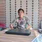 BATIK: Kepala Sekolah Dasar Negeri (SDN) Juluk II, Mahelli, saat memberikan klarifikasi terkait siswa yang  diduga keracunan MBG (Doc. Seputar Jatim)