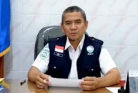 GAGAH: Kepala BMKG Stasiun Trunojoyo Sumenep, Ari Widjajanto, saat diwawancarai di ruangannya (SandiGT - Seputar Jatim)