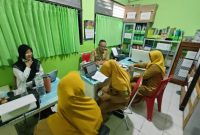 TURLAP: Dinkes P2KB Kabupaten Sumenep saat melakukan monitoring dan evaluasi (monev) Puskesmas Pandian (SandiGT - Seputar Jatim)
